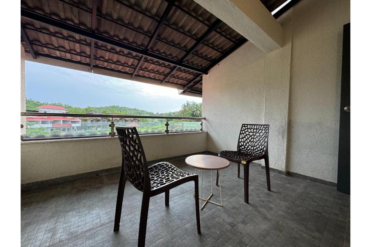 ホテル サッダナ エクスクルーシブ ダポリ Dāpoli エクステリア 写真