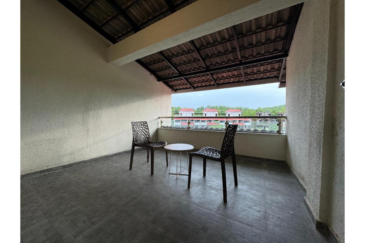 ホテル サッダナ エクスクルーシブ ダポリ Dāpoli エクステリア 写真