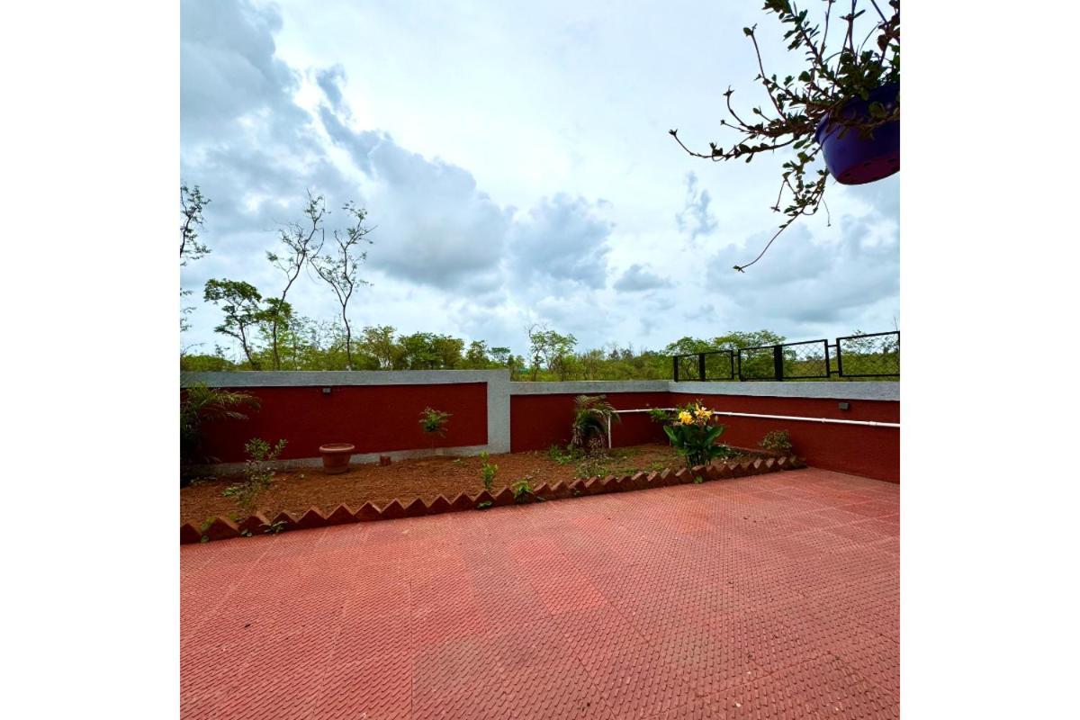 ホテル サッダナ エクスクルーシブ ダポリ Dāpoli エクステリア 写真