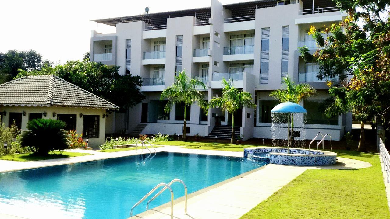 ホテル サッダナ エクスクルーシブ ダポリ Dāpoli エクステリア 写真